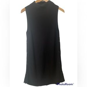💋 Classy black sleeveless tunic with snap buttons on the sides.size M